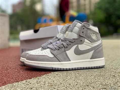 women's jordan 1 gray.